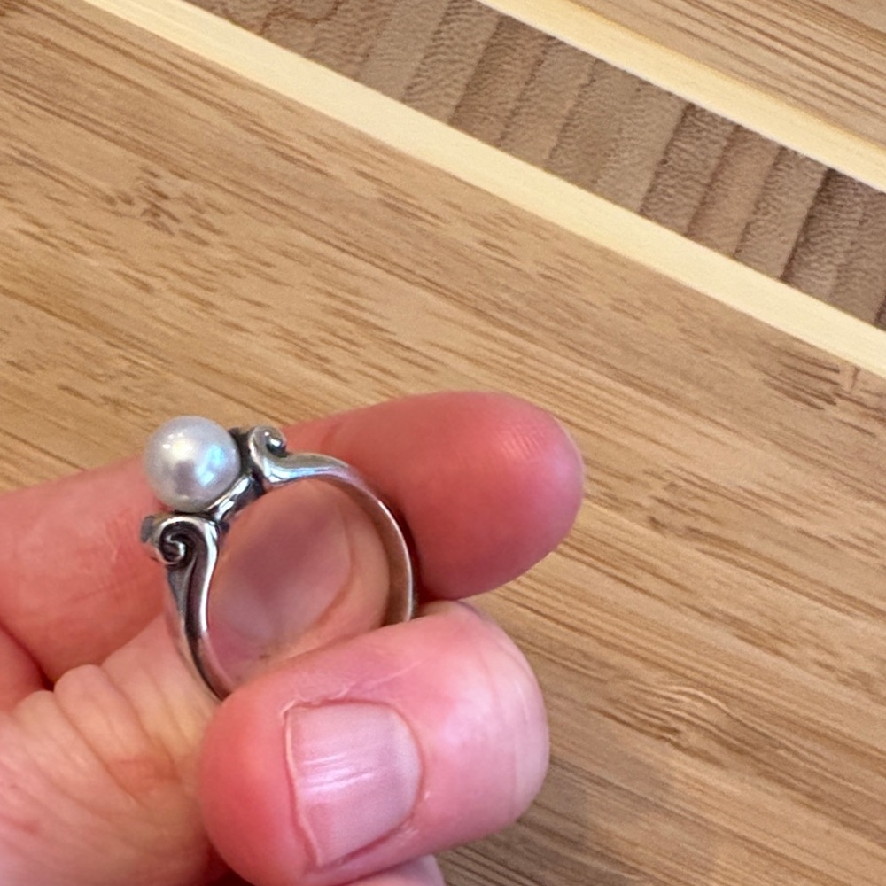 James Avery Retired Silver Pearl Ring - Picture 5 of 16